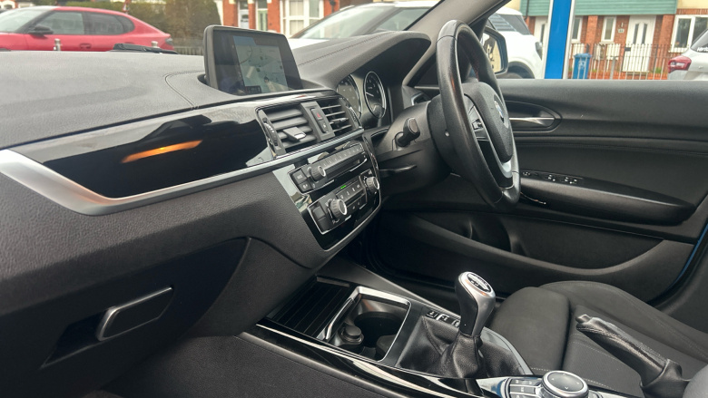 BMW 1 Series 118i [1.5] Sport 5dr [Nav/Servotronic] Petrol Hatchback